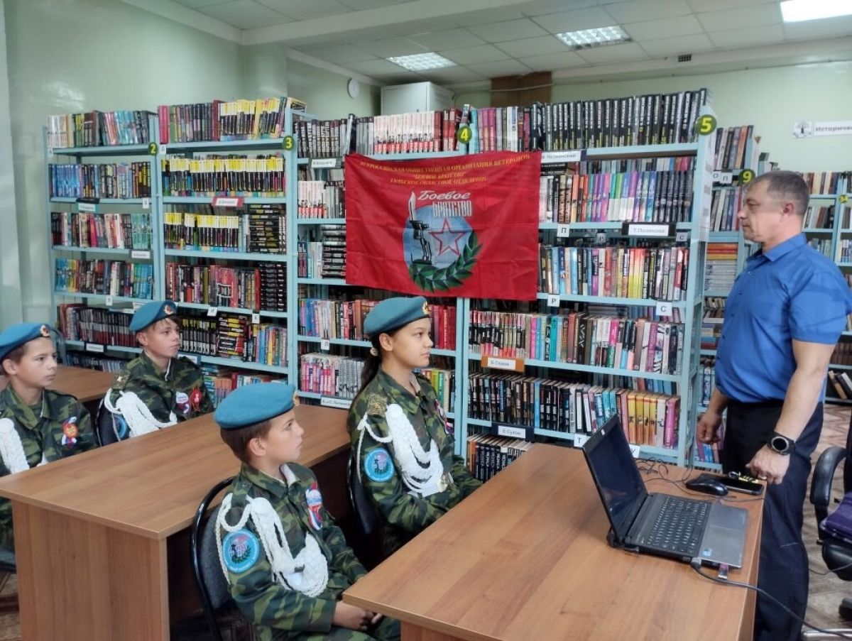 Владимир Дронов: Наши воины-контрактники выполняют в зоне СВО трудную, но необходимую работу Владимир Дронов: Наши воины-контрактники выполняют в зоне СВО трудную, но необходимую работу