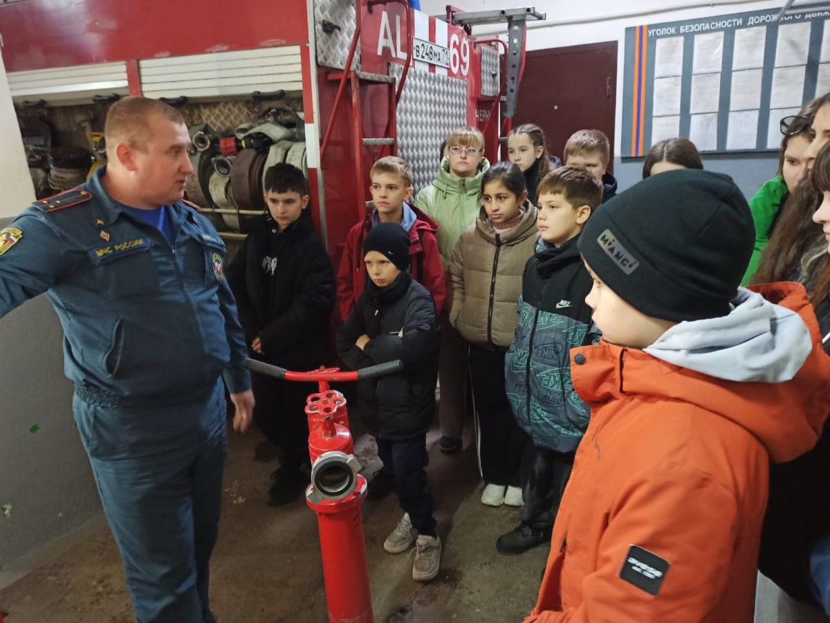 Юные черняне посетили пожарно-спасательную часть Юные черняне посетили пожарно-спасательную часть