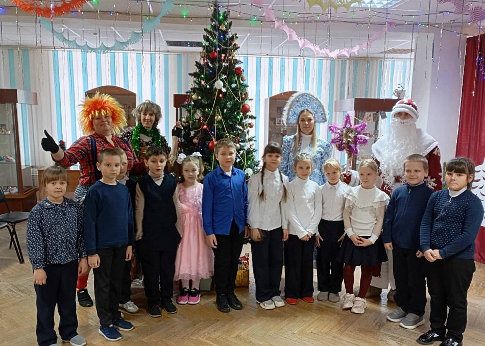 Учащиеся школы «Радуга» побывали в музее на новогоднем представлении