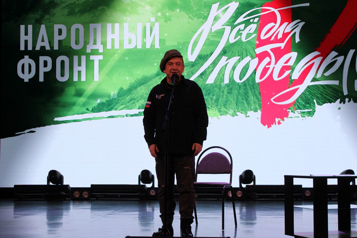 Артист Александр Морозов встретился с узловскими волонтерами