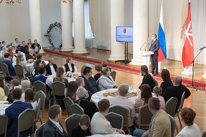 Дмитрий Миляев — матерям: «Вы — сердце семьи и основа нашего общества» Дмитрий Миляев — матерям: «Вы — сердце семьи и основа нашего общества»
