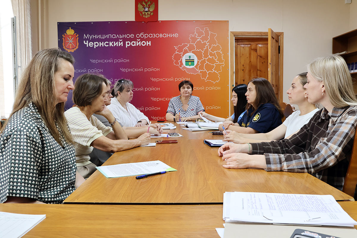 В Черни прошло заседание комиссии по делам несовершеннолетних В Черни прошло заседание комиссии по делам несовершеннолетних